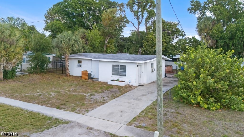 912 Hibiscus LN