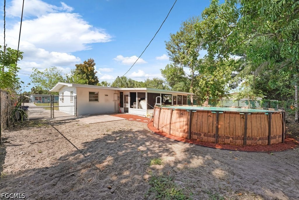 912 Hibiscus LN