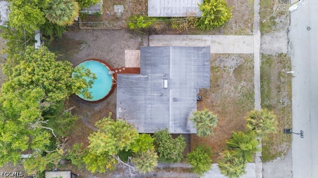 912 Hibiscus LN
