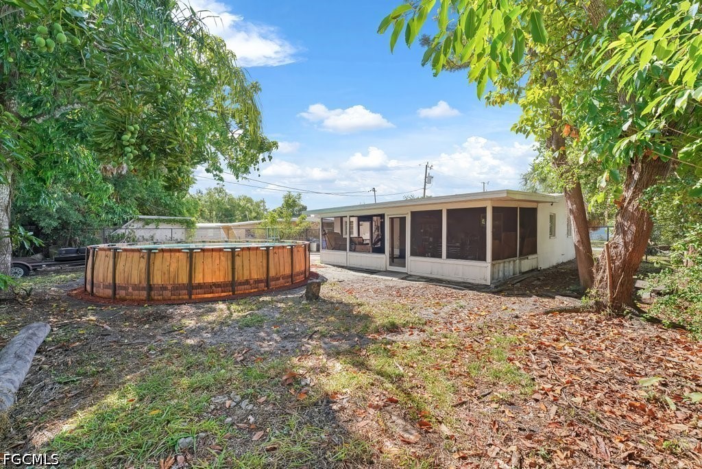 912 Hibiscus LN