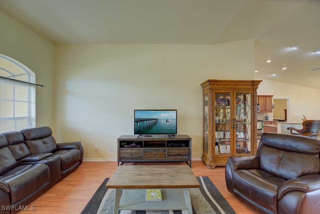 2108 NE 10th AVE