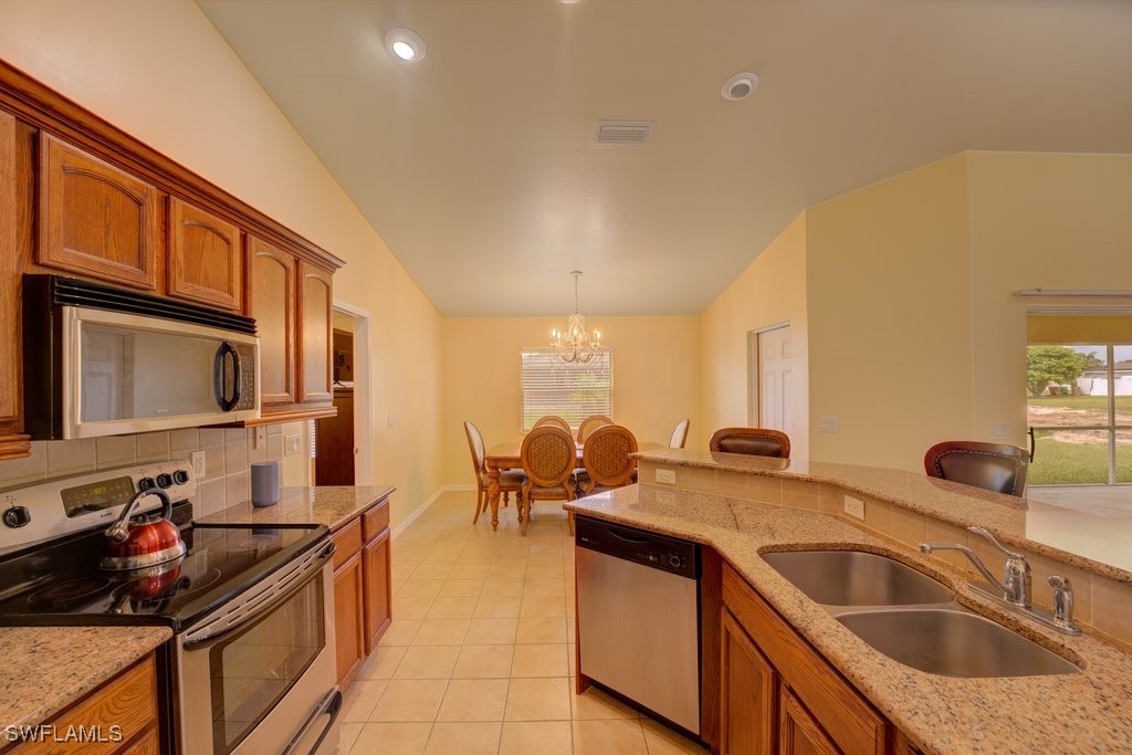 2108 NE 10th AVE