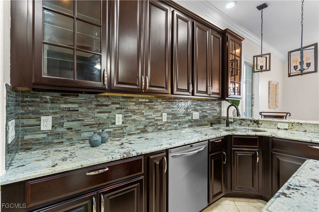 928 SW 36th TER