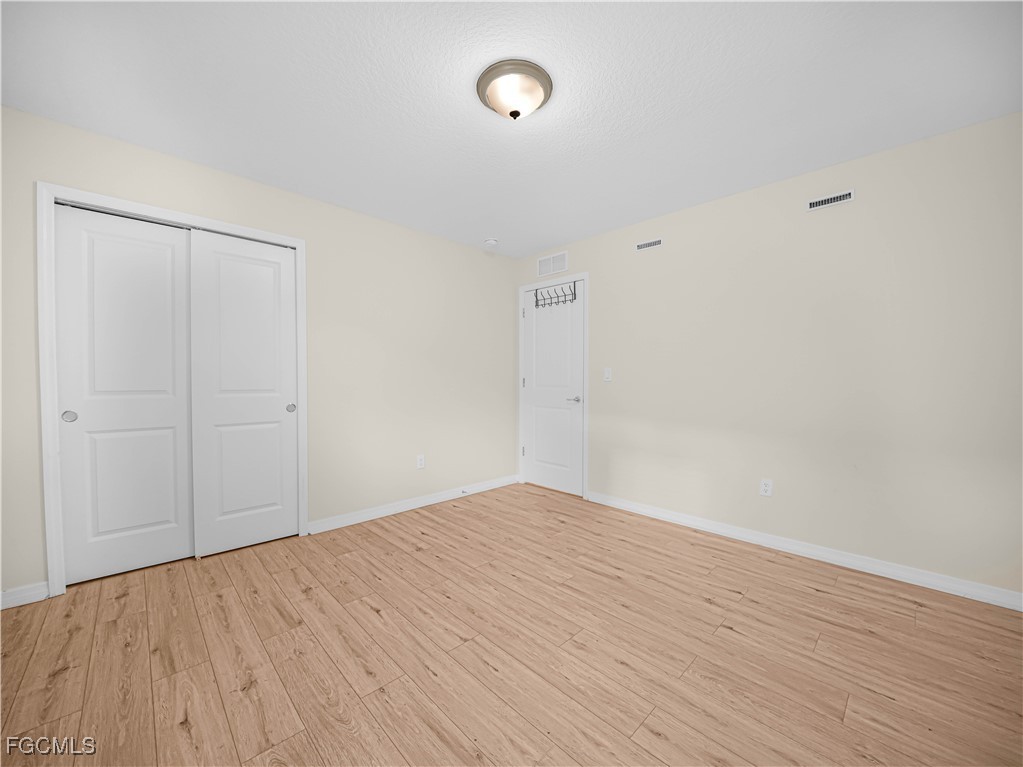 4580 Sparkling Shell AVE