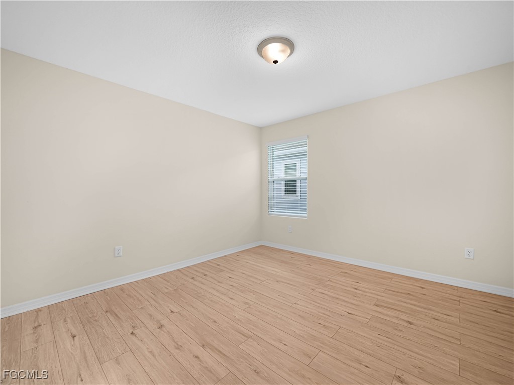 4580 Sparkling Shell AVE