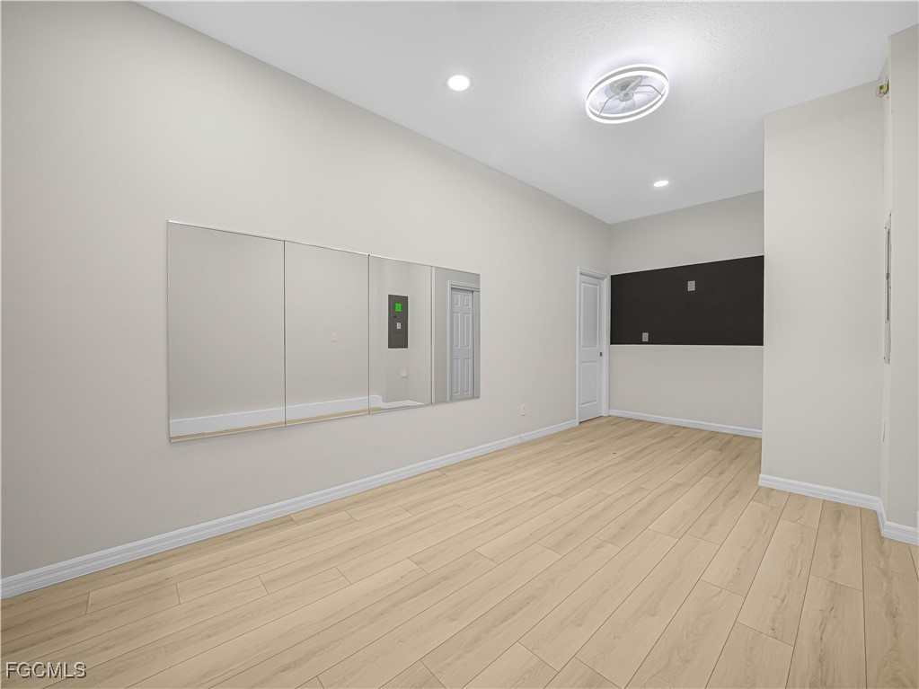 4580 Sparkling Shell AVE