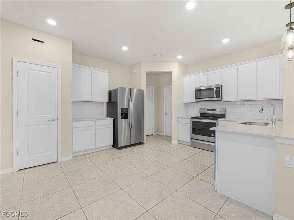 4580 Sparkling Shell AVE