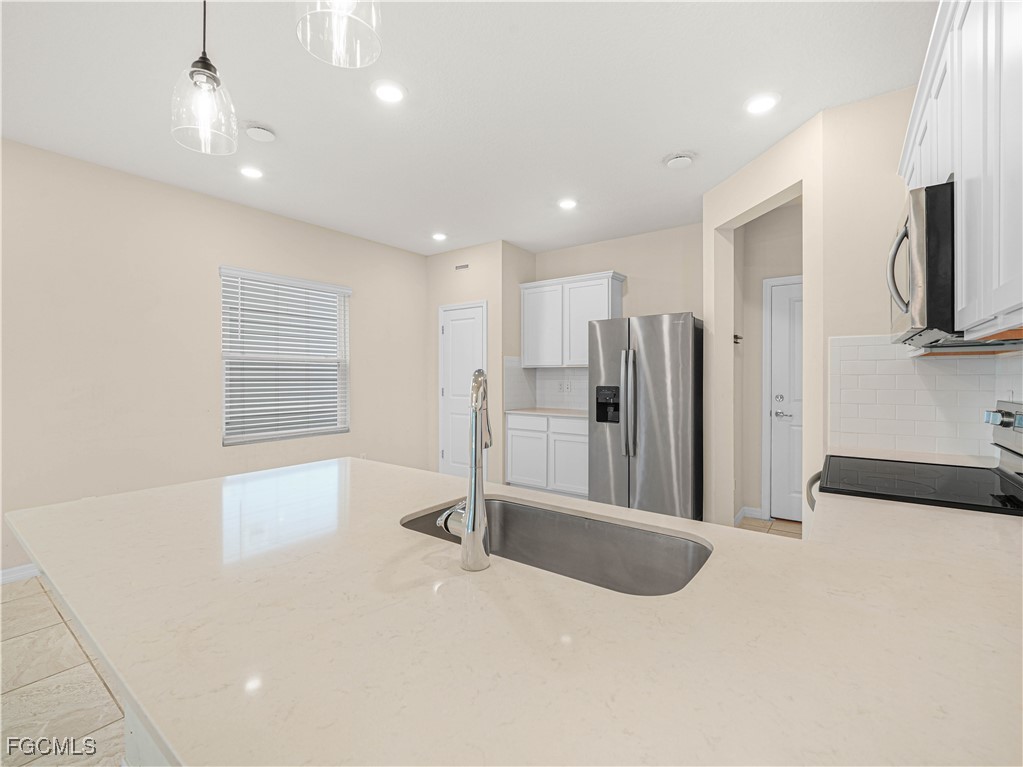 4580 Sparkling Shell AVE