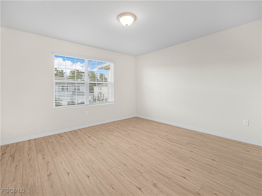 4580 Sparkling Shell AVE