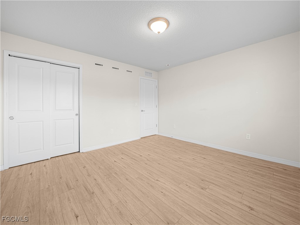 4580 Sparkling Shell AVE