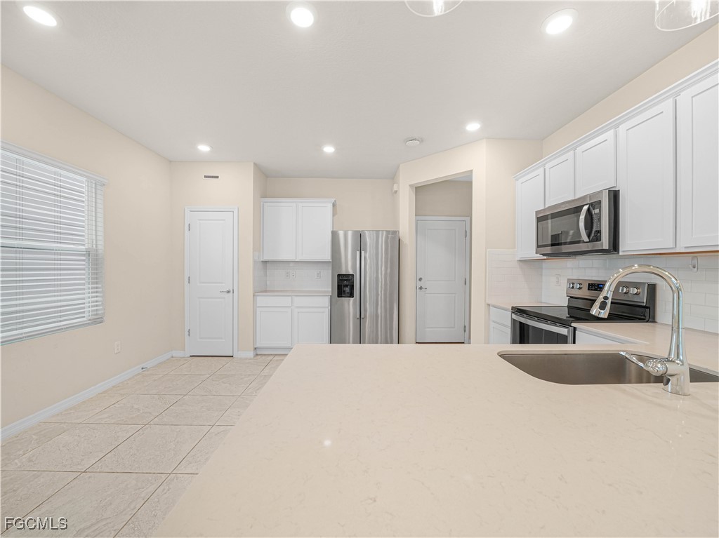 4580 Sparkling Shell AVE