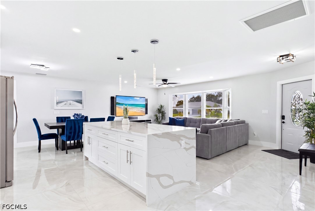 256 SE Santa Barbara PL