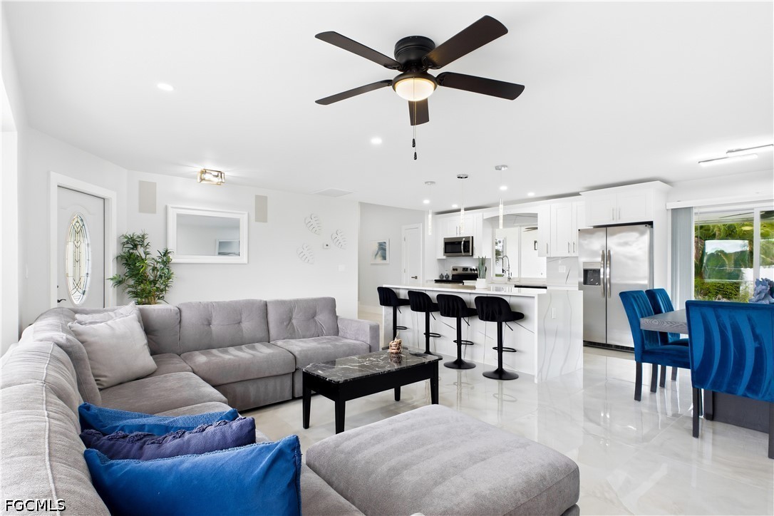 256 SE Santa Barbara PL