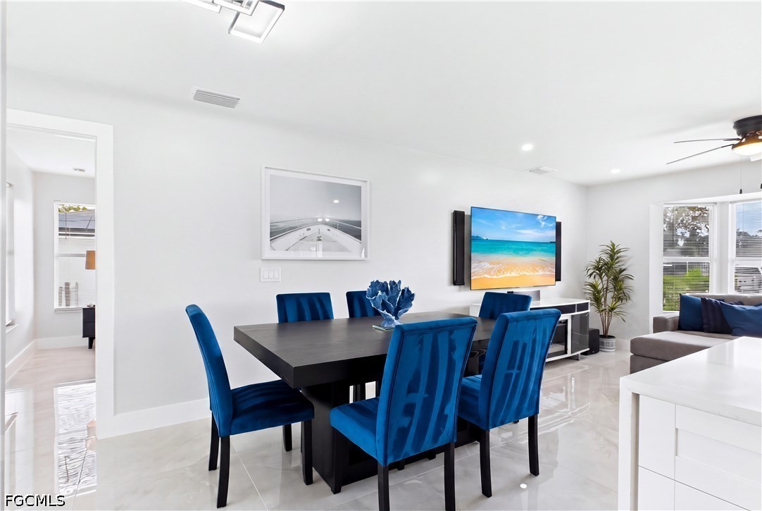 256 SE Santa Barbara PL