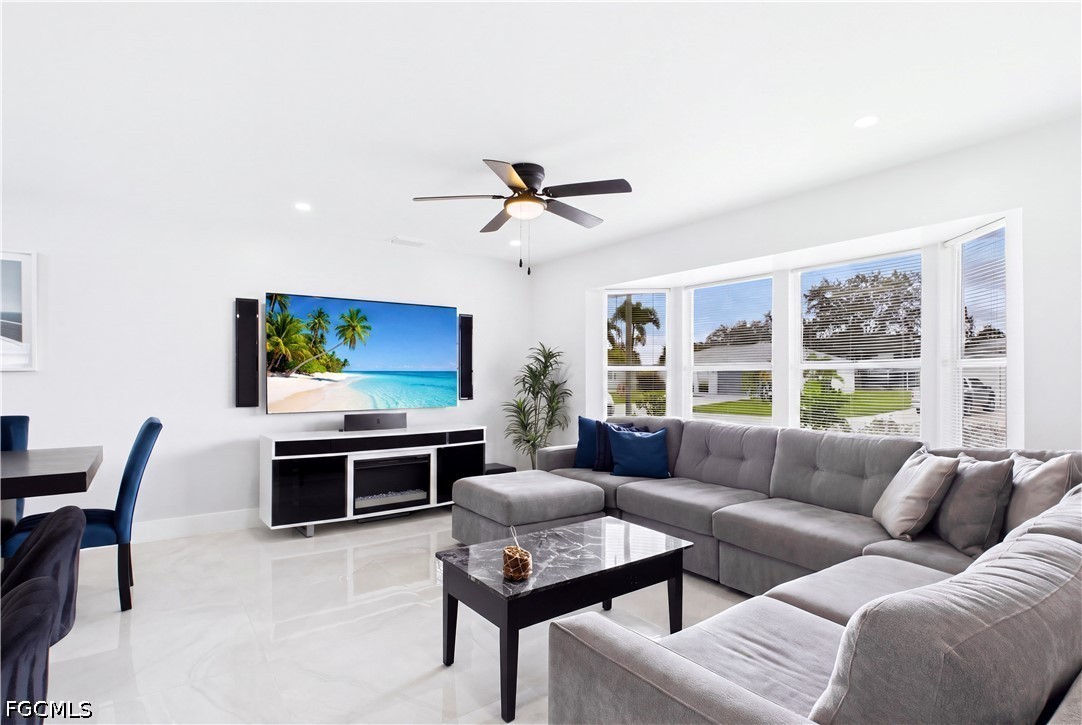 256 SE Santa Barbara PL