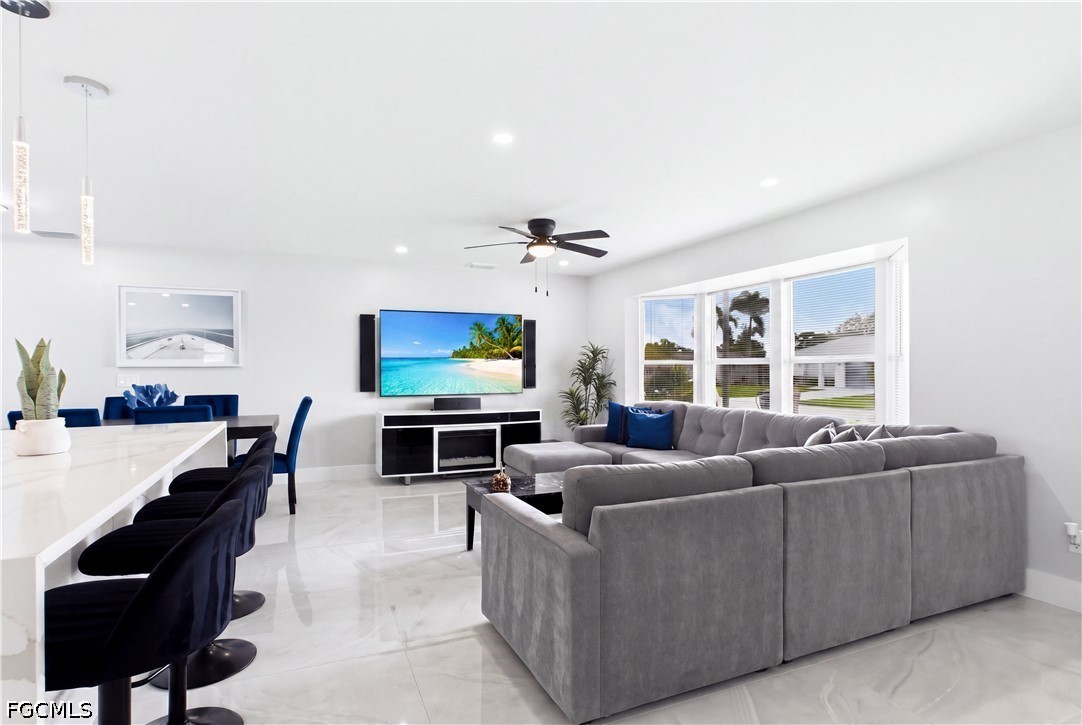 256 SE Santa Barbara PL