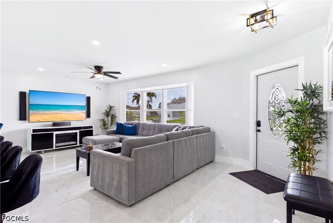 256 SE Santa Barbara PL