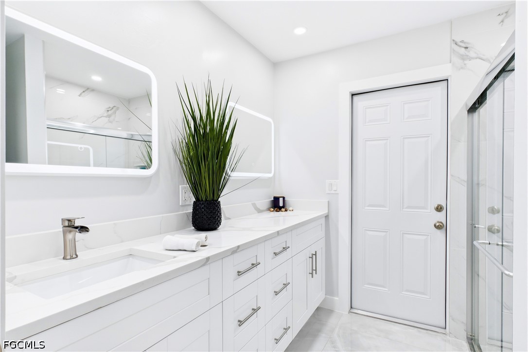 256 SE Santa Barbara PL