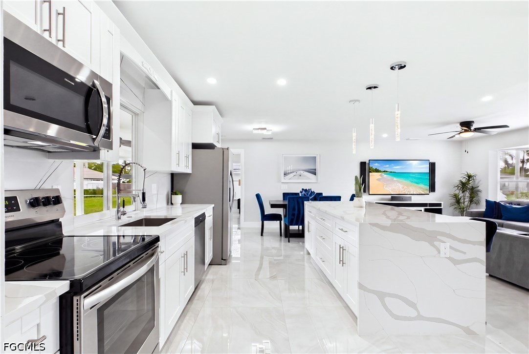 256 SE Santa Barbara PL