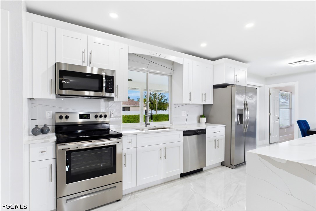 256 SE Santa Barbara PL