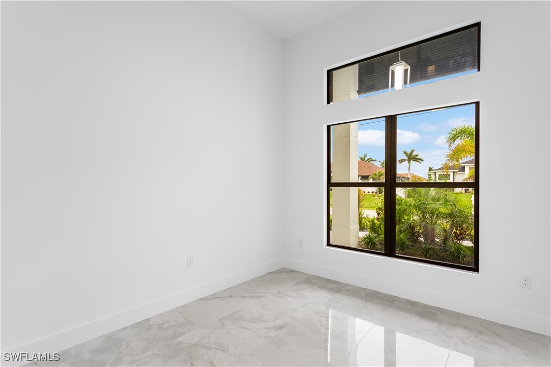 5 SW 37th AVE