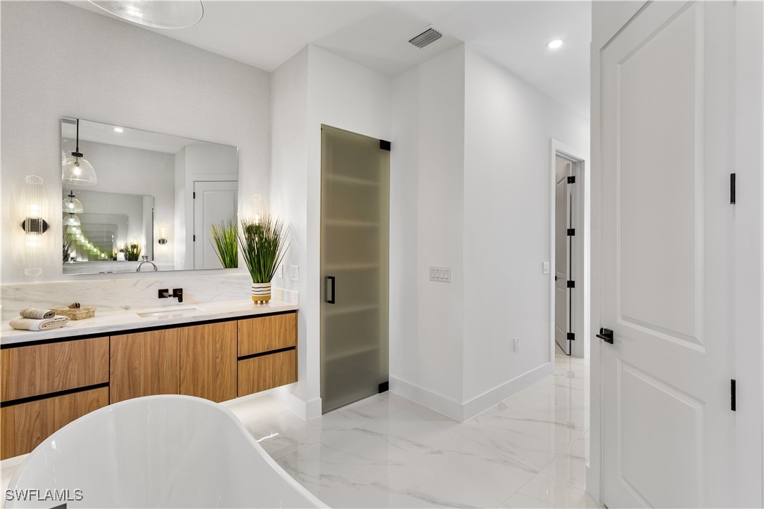 128 SW 35th AVE