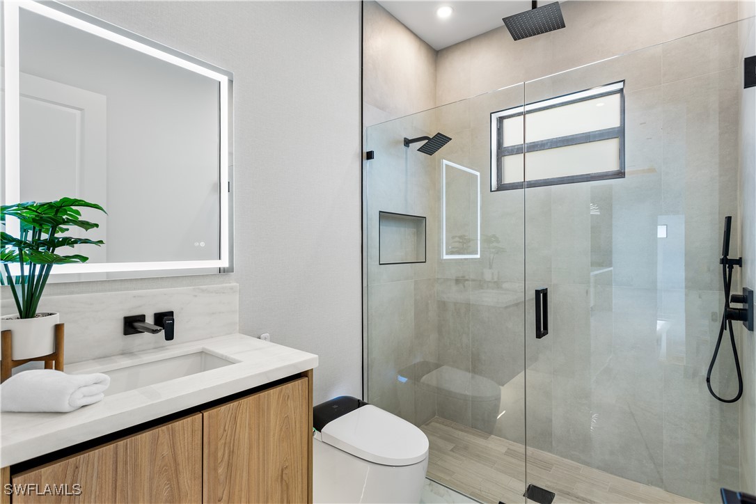 128 SW 35th AVE