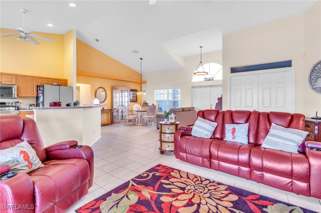 1943 SW 8th CT