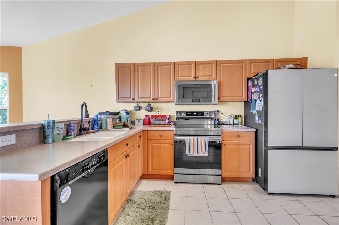 1943 SW 8th CT