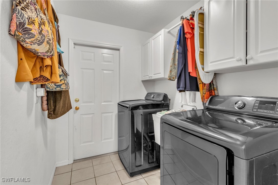 1943 SW 8th CT