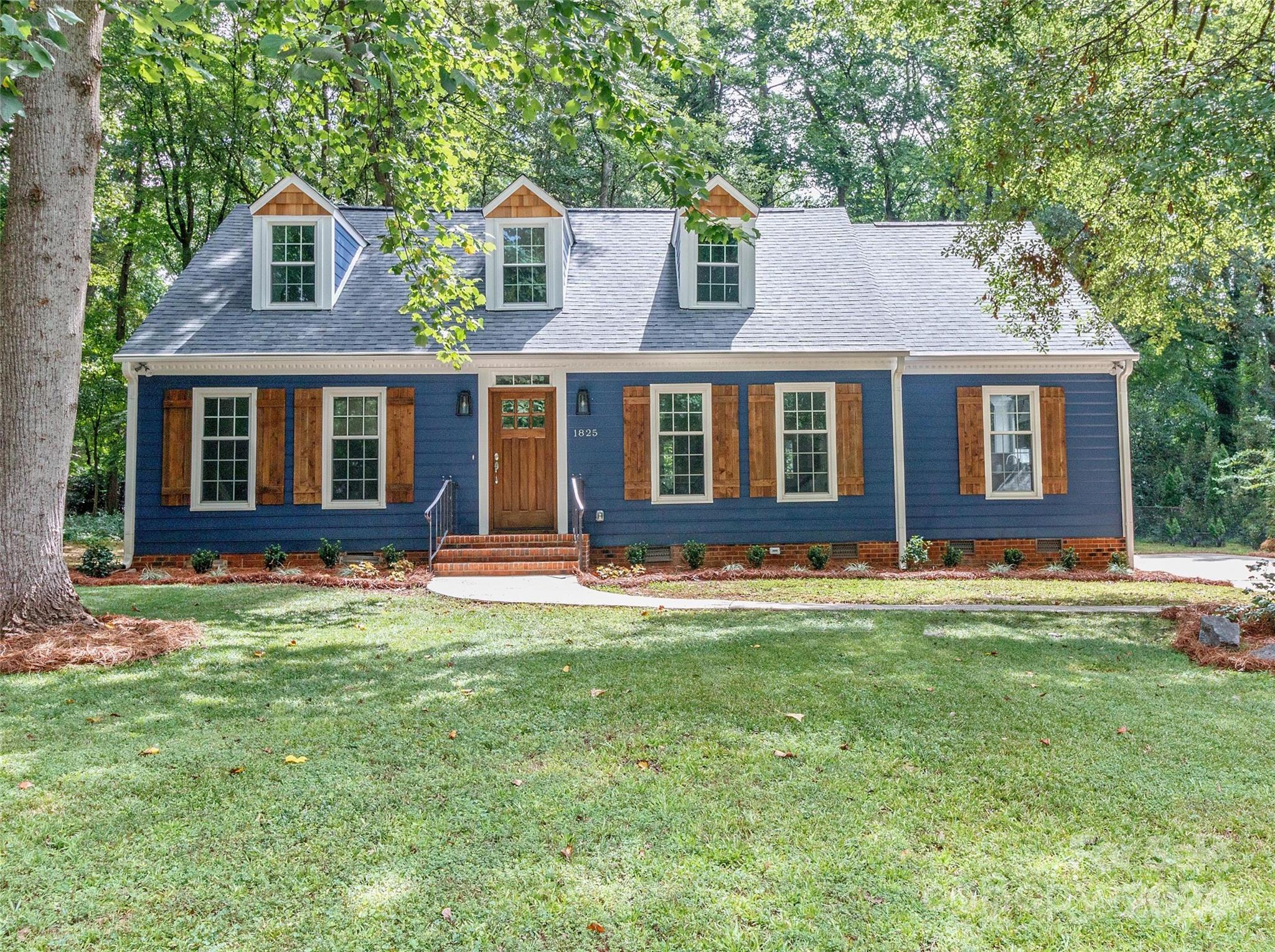 1825 Bobolink Lane