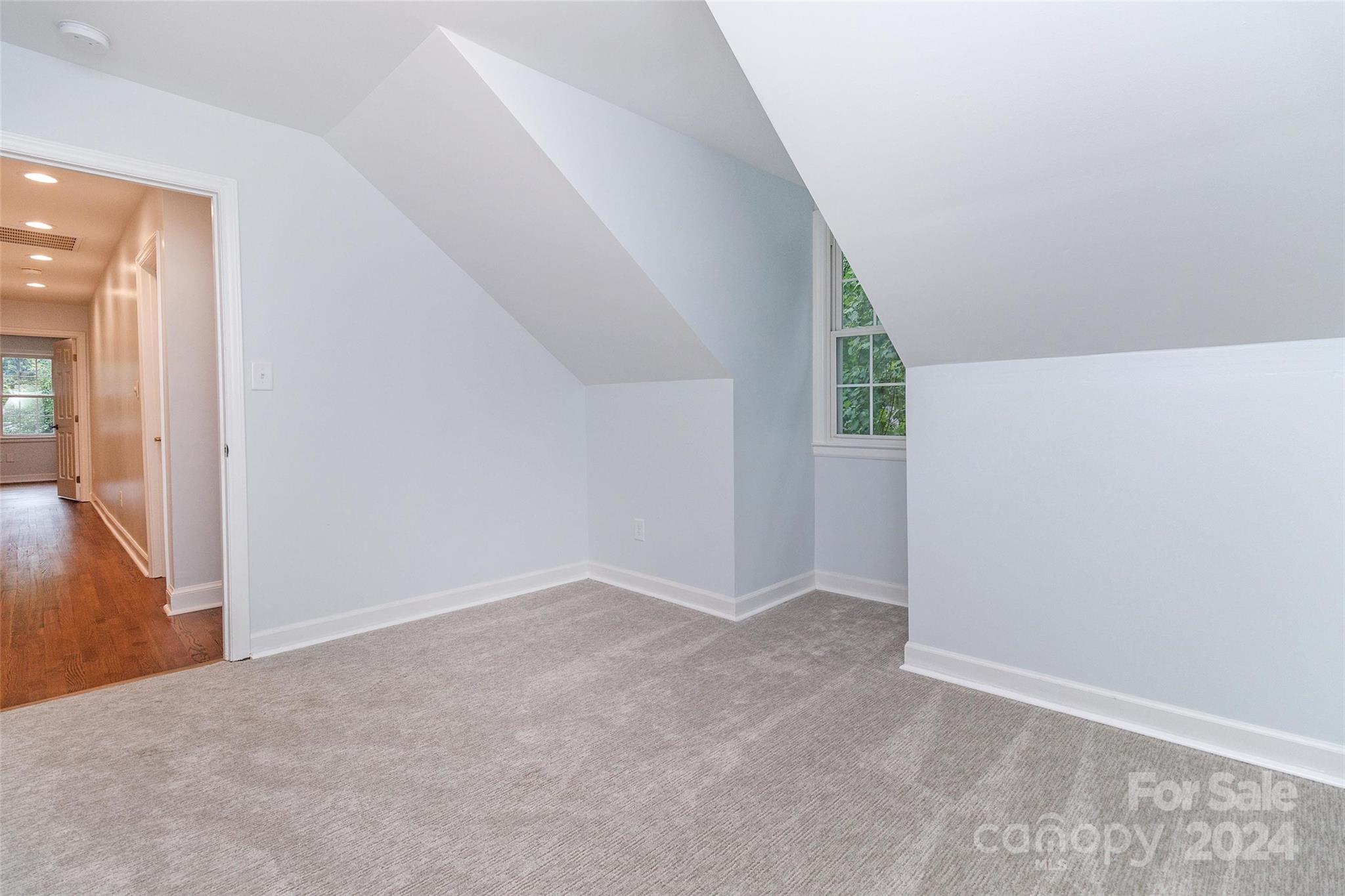 1825 Bobolink Lane