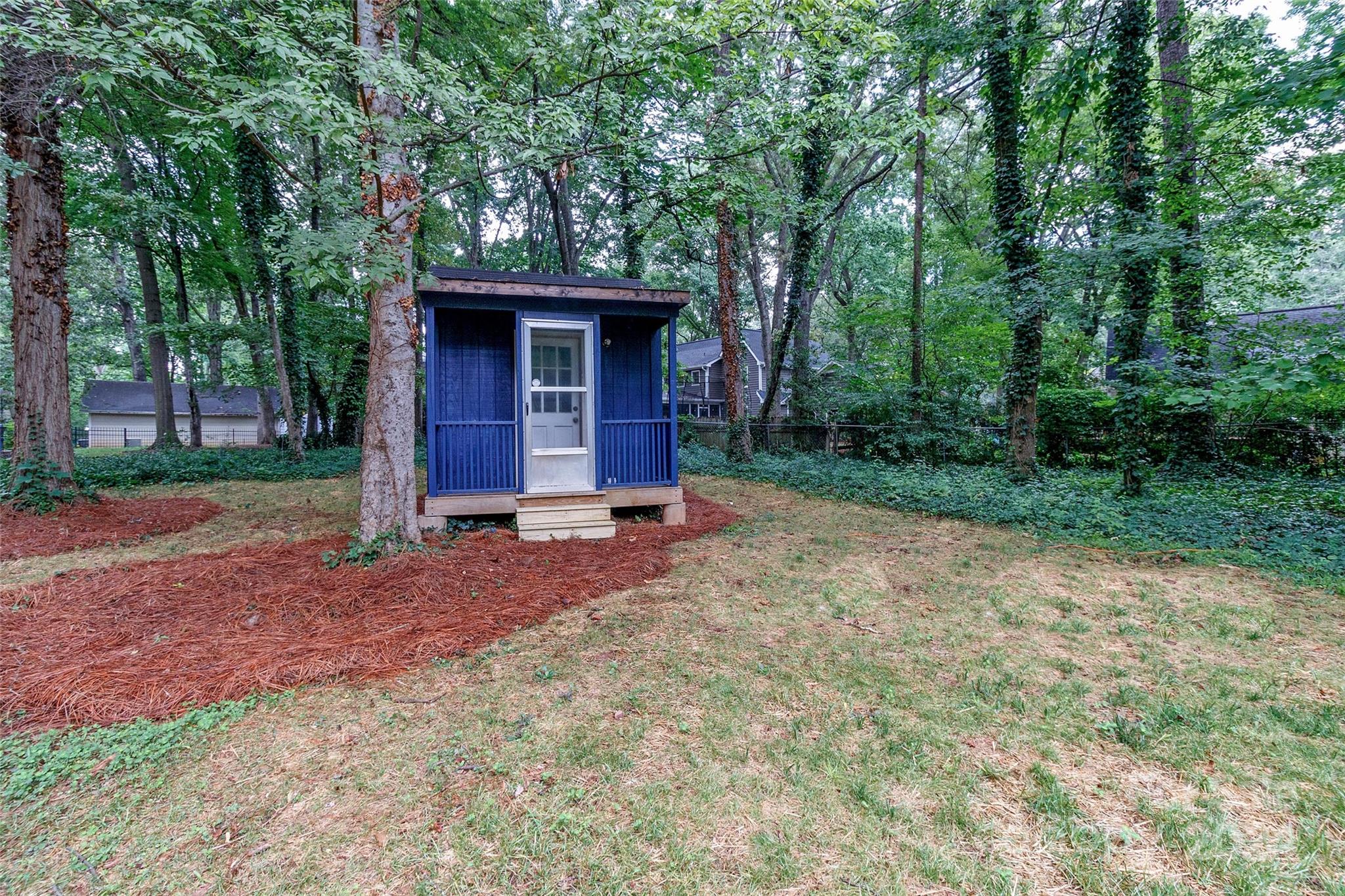 1825 Bobolink Lane