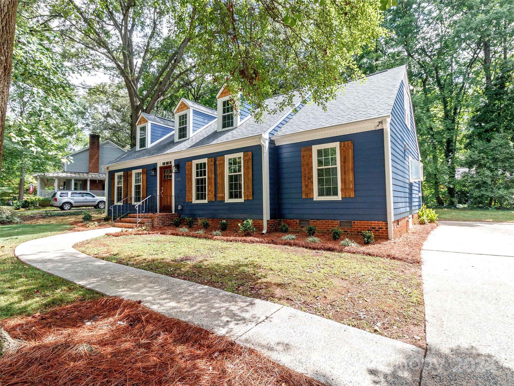 1825 Bobolink Lane