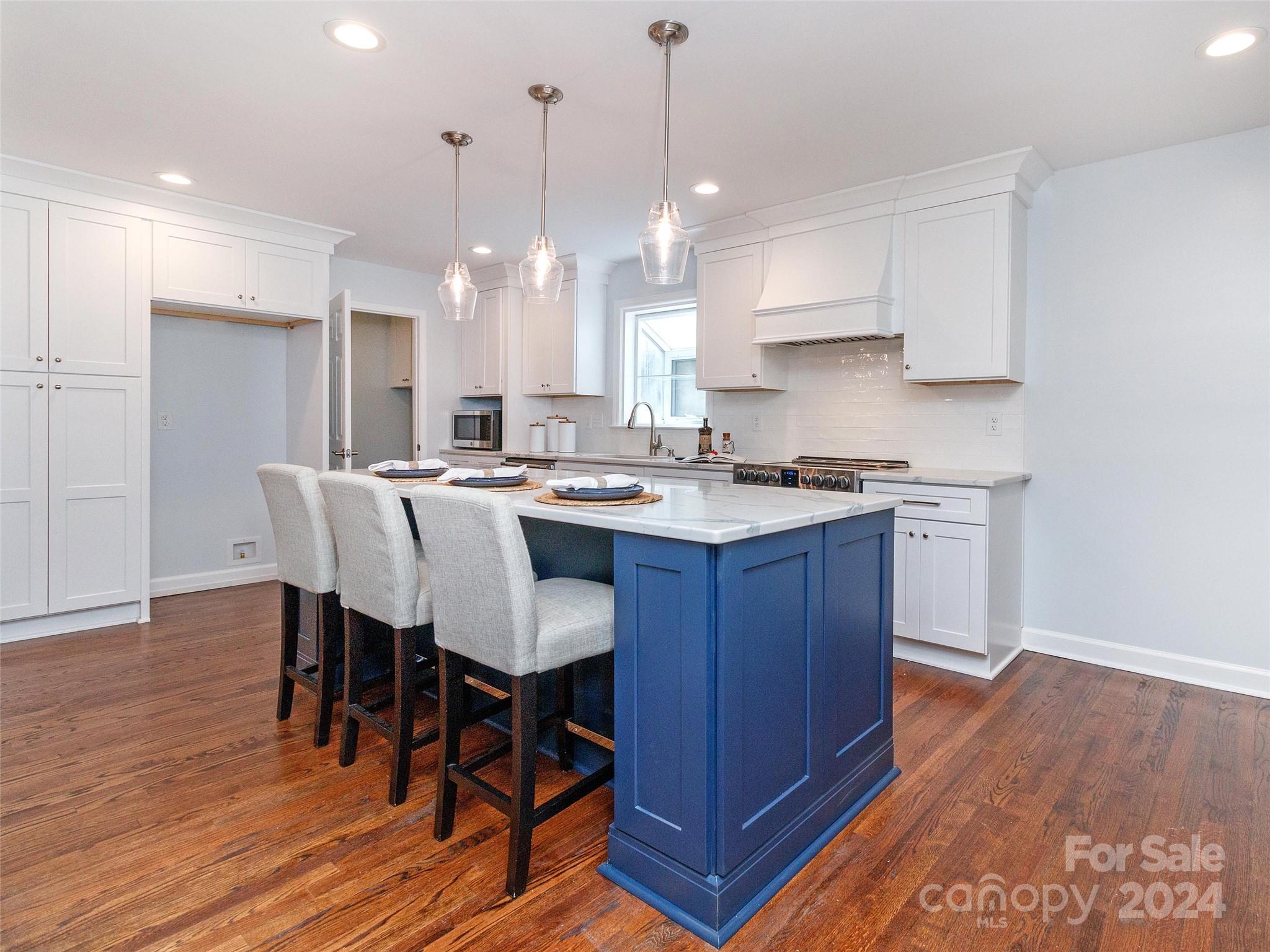 1825 Bobolink Lane