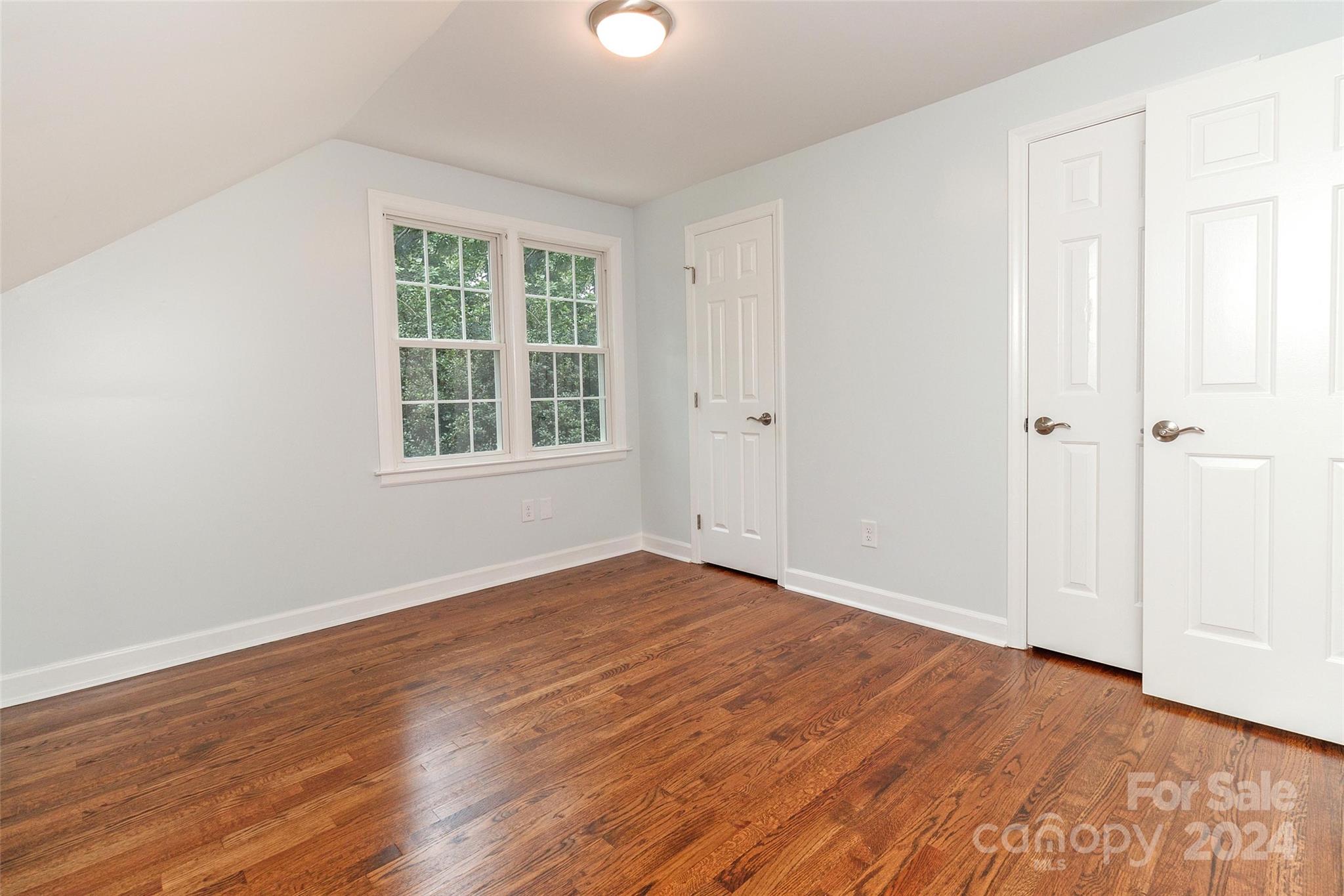 1825 Bobolink Lane