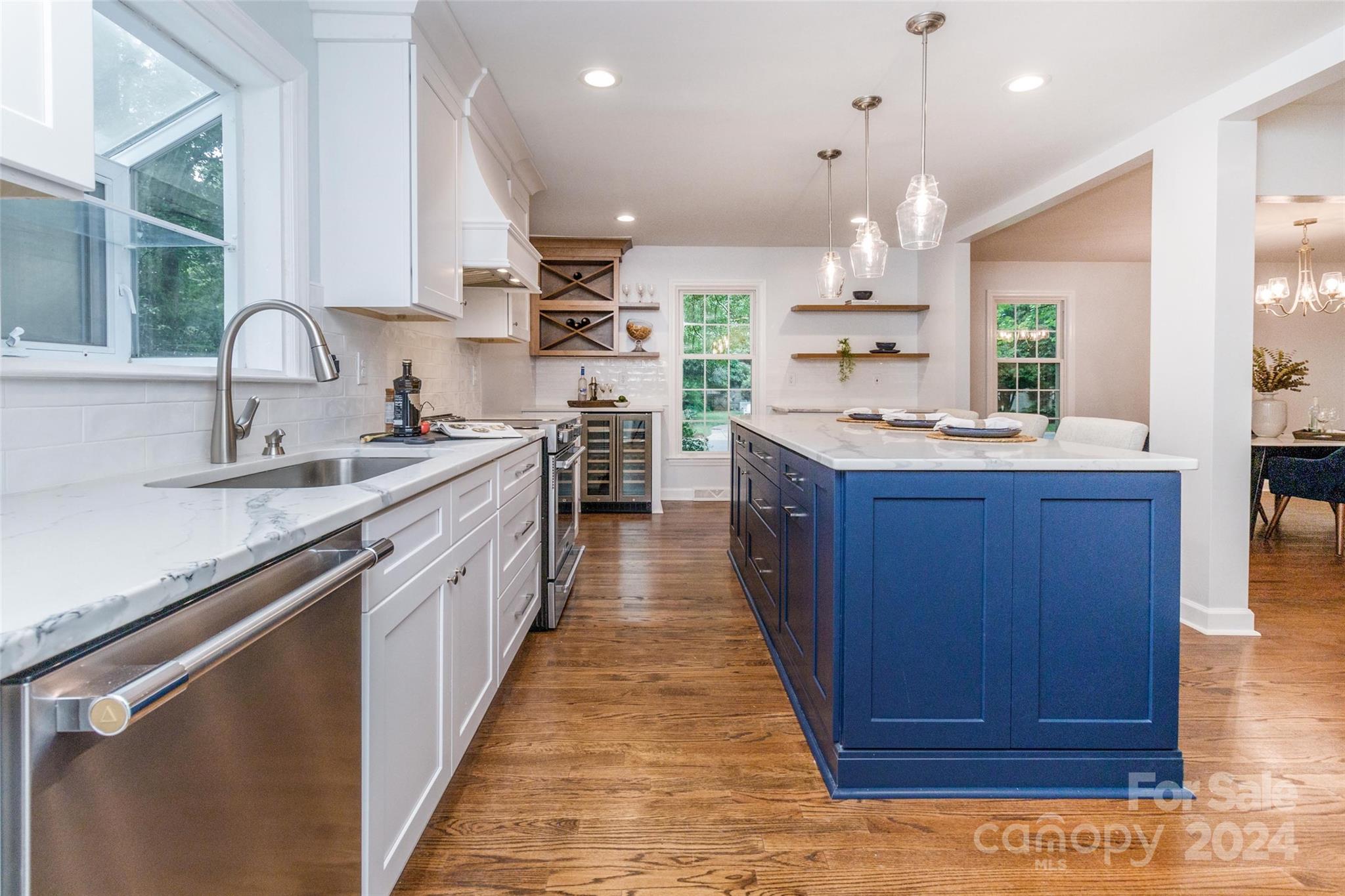 1825 Bobolink Lane