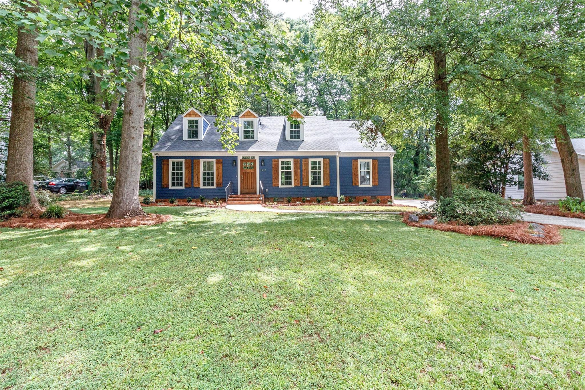 1825 Bobolink Lane