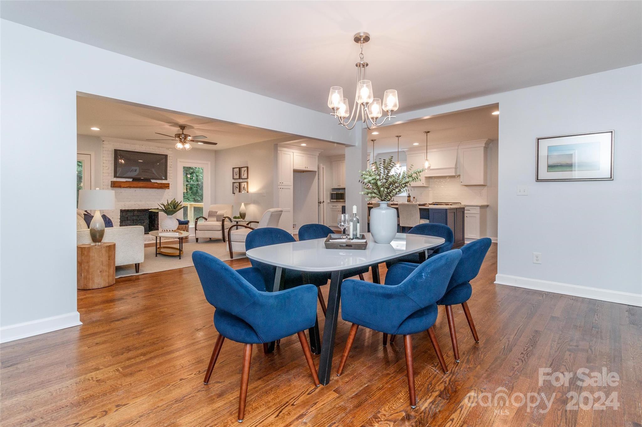 1825 Bobolink Lane