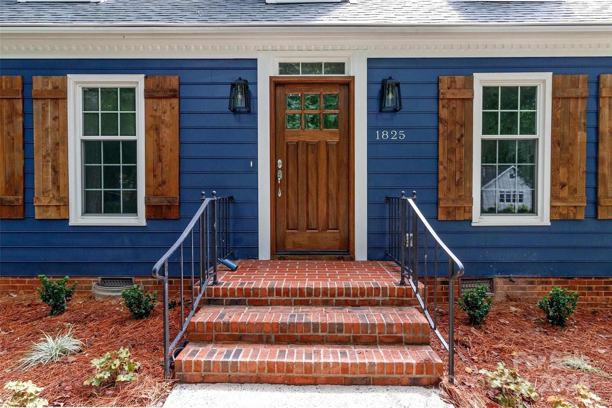 1825 Bobolink Lane