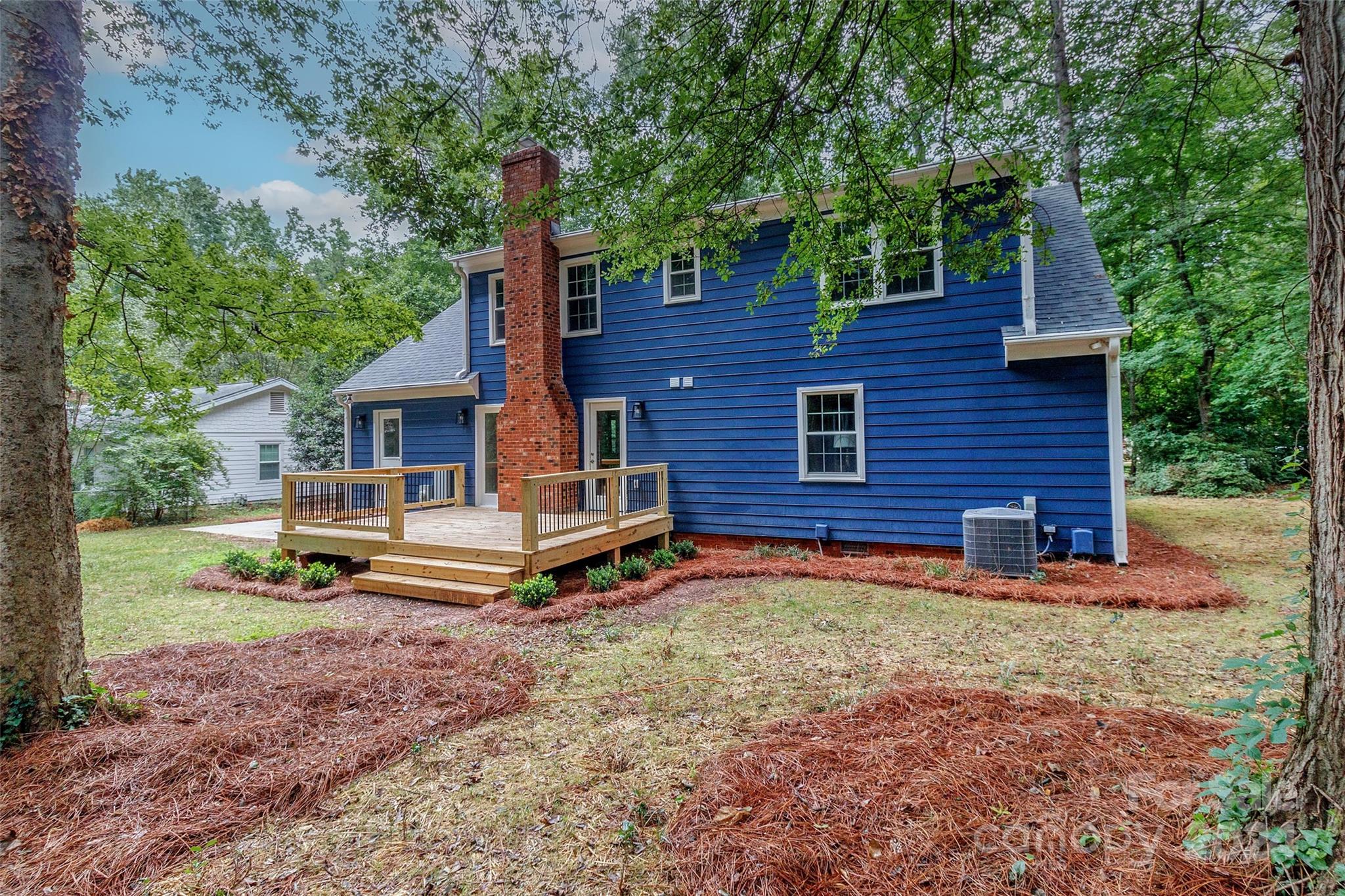 1825 Bobolink Lane
