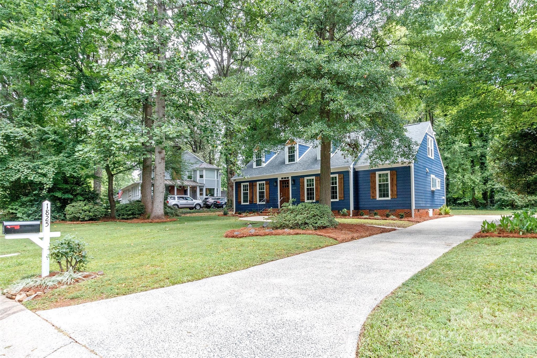 1825 Bobolink Lane