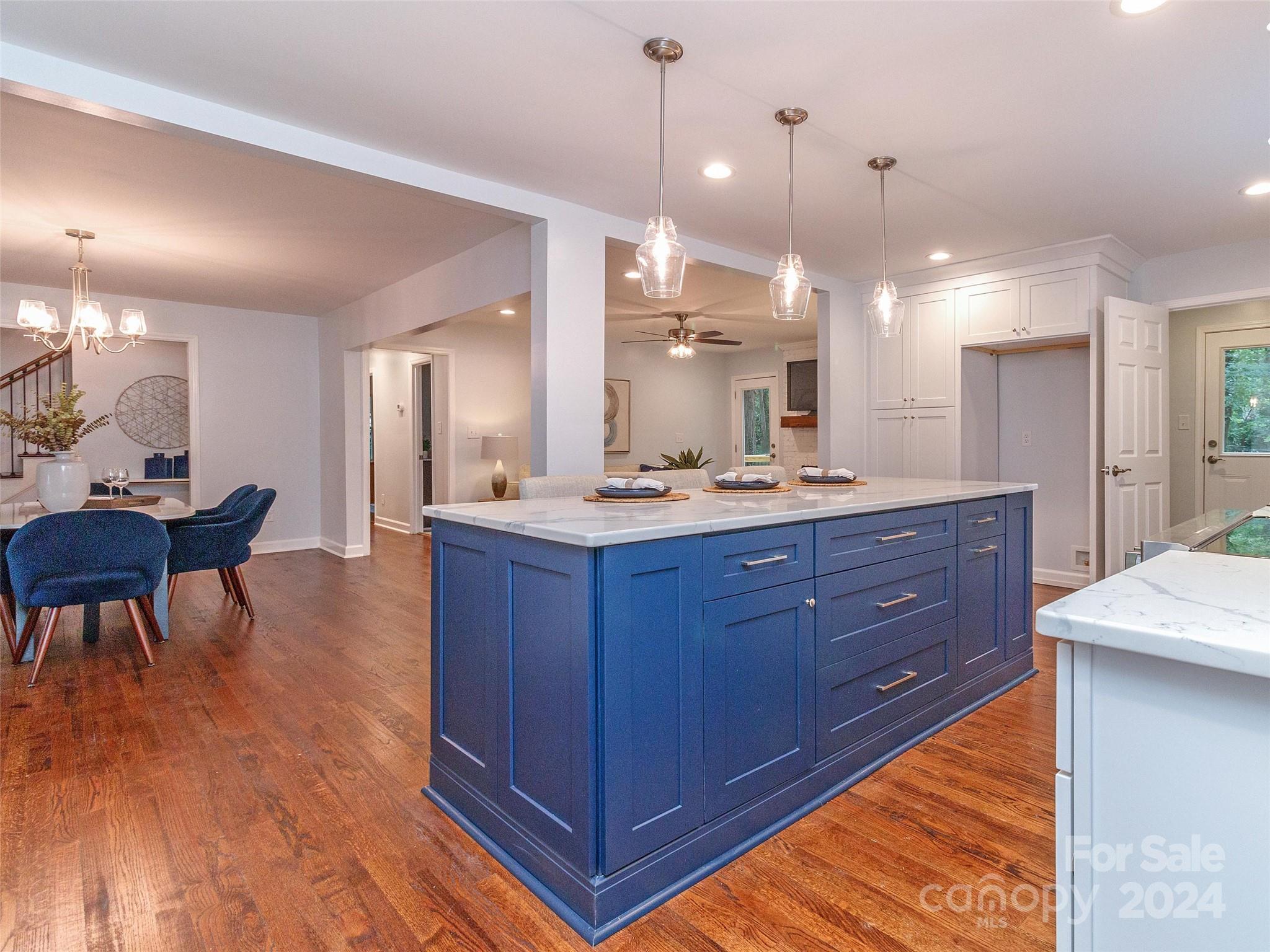 1825 Bobolink Lane