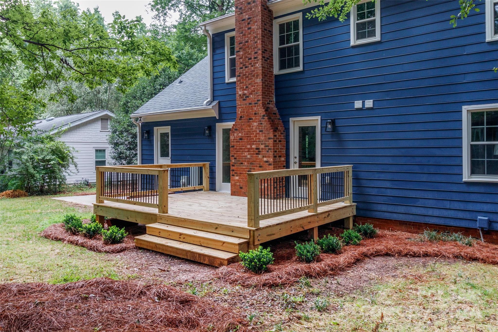 1825 Bobolink Lane