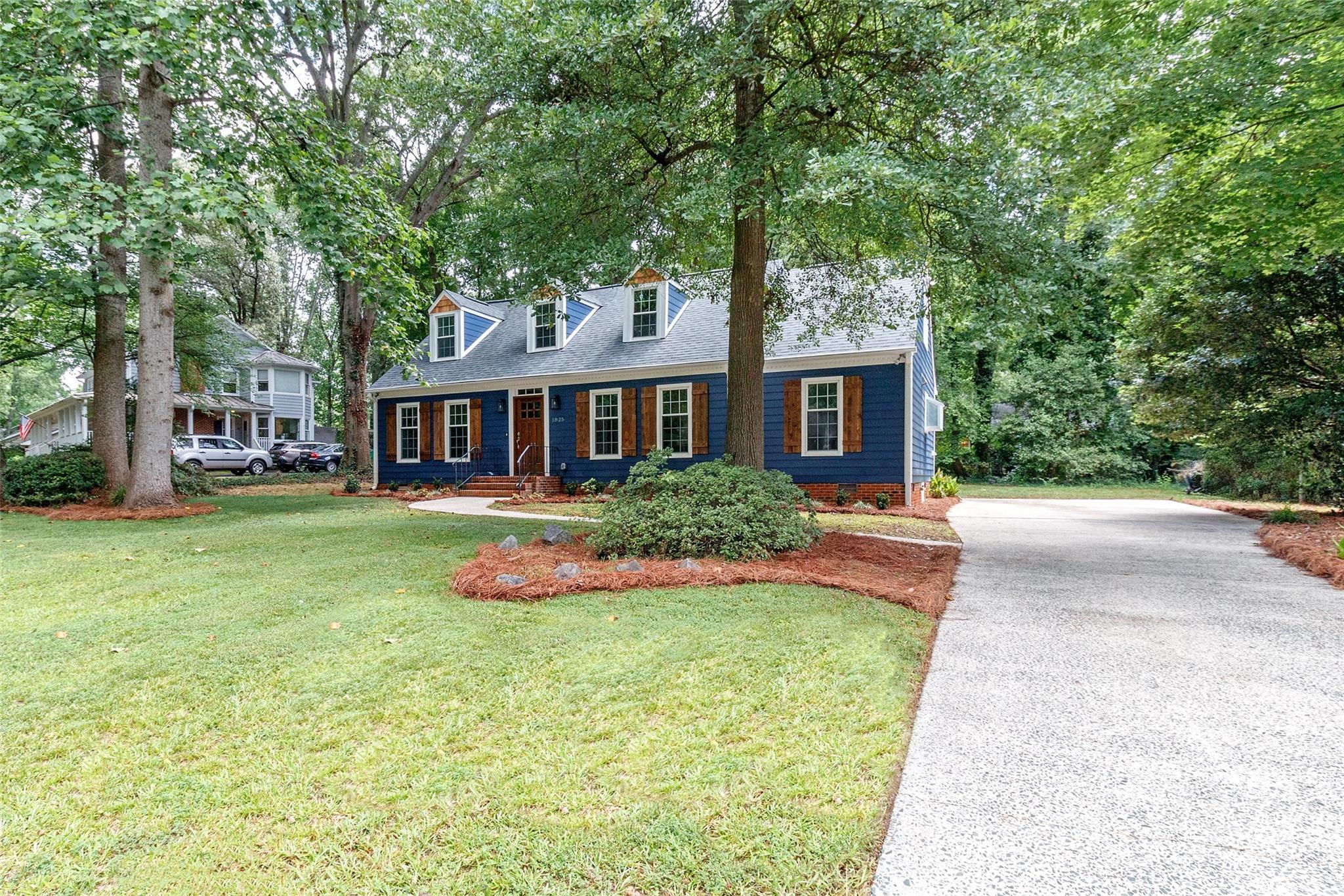 1825 Bobolink Lane