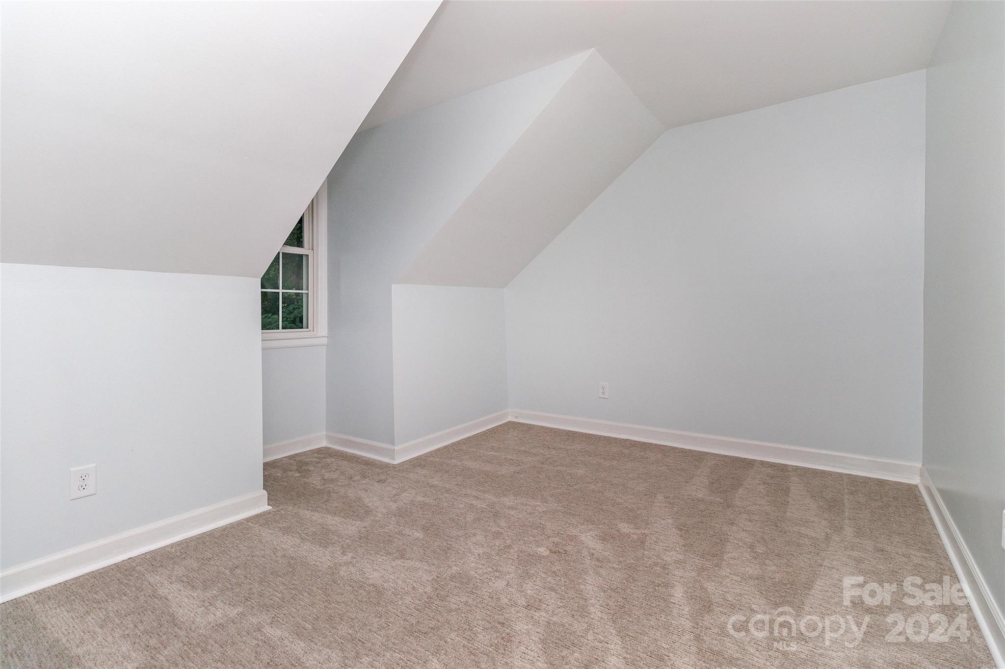 1825 Bobolink Lane