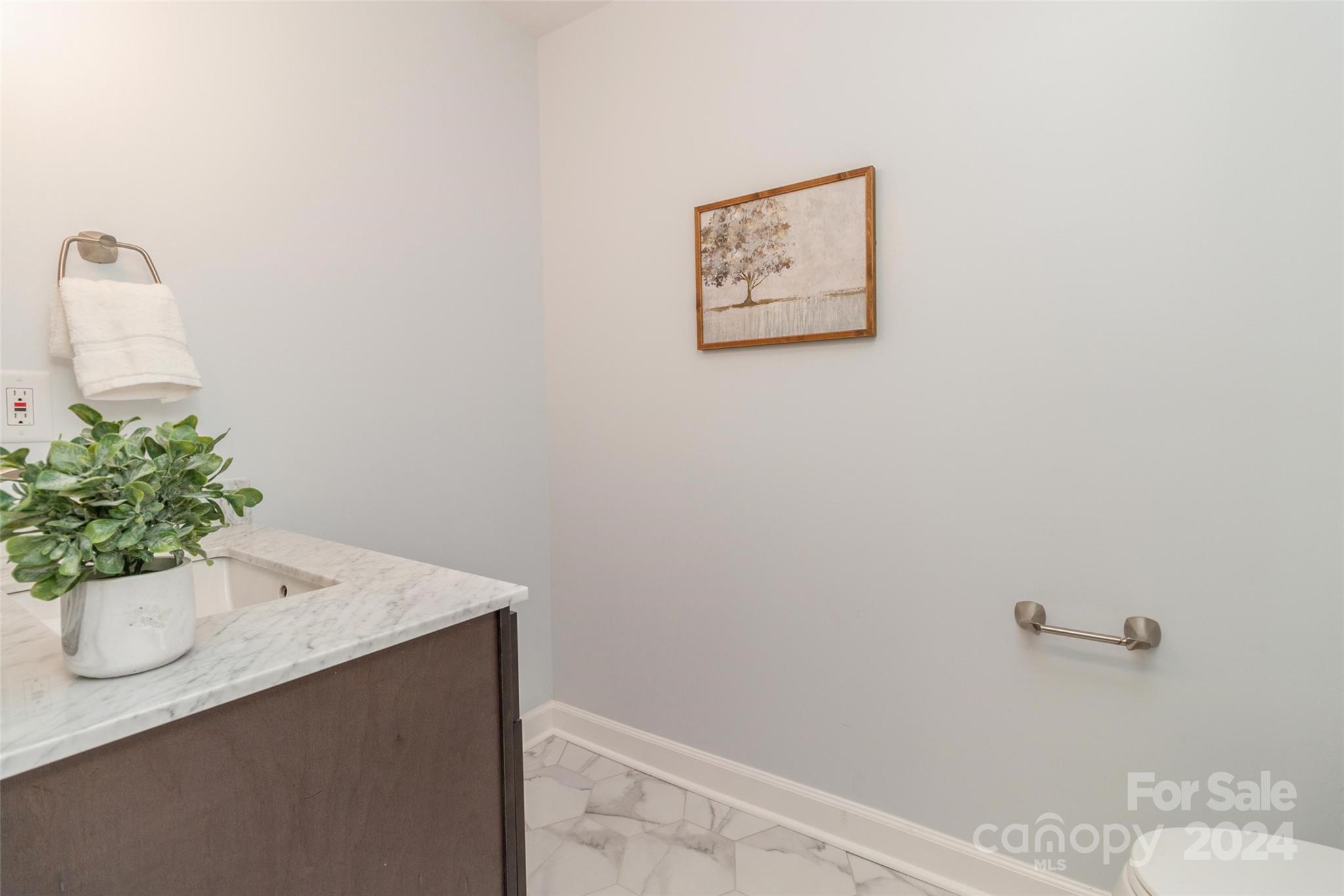 1825 Bobolink Lane