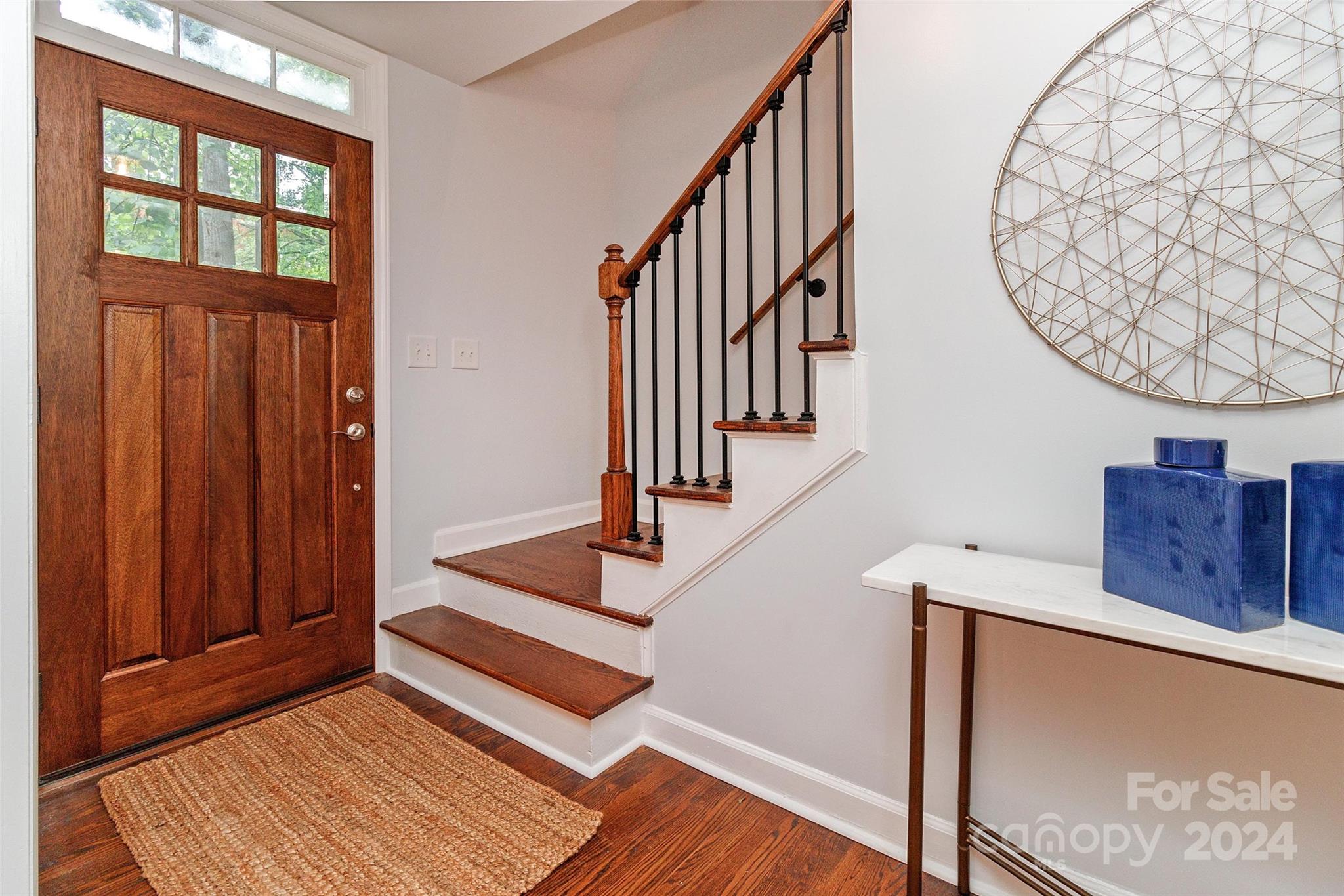 1825 Bobolink Lane