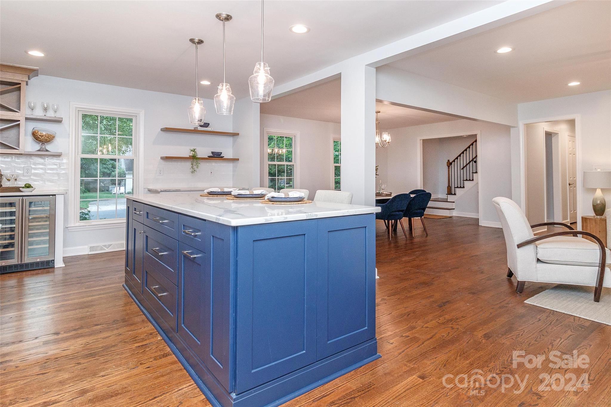 1825 Bobolink Lane