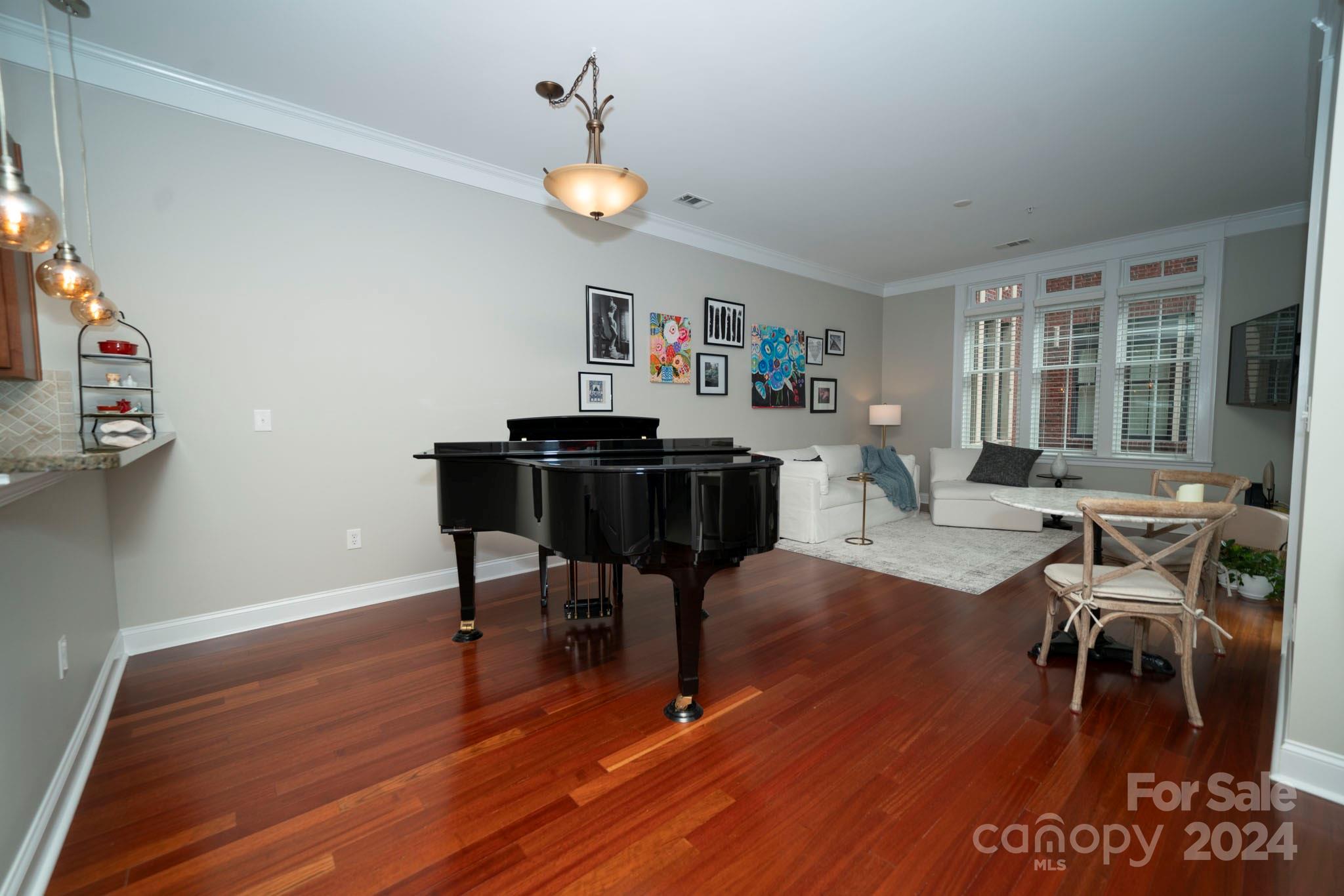 2810 Selwyn Avenue Unit: 219